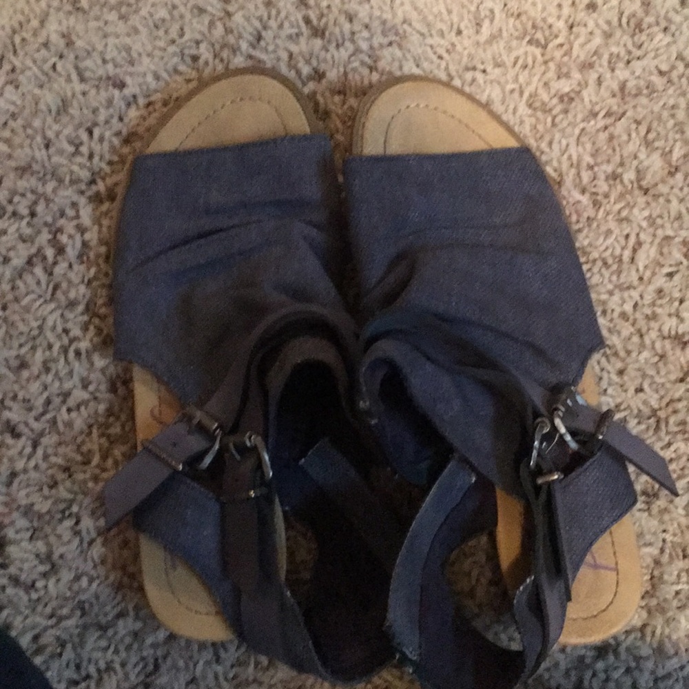 Blow fish sandals